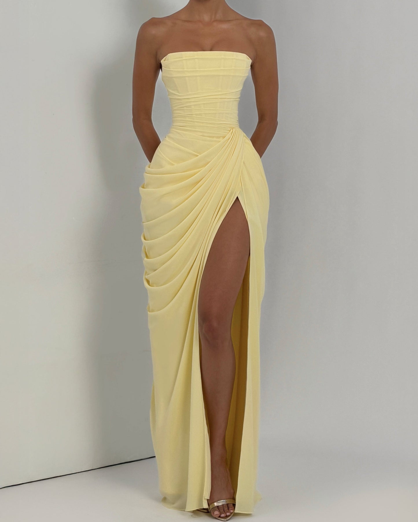Anaïs - Elegancia que Define la Figura
