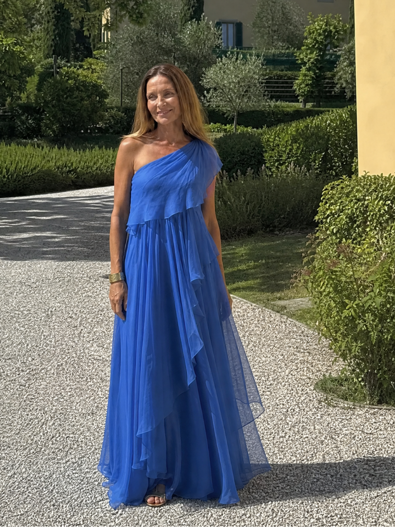 Sultana | Maxi abito verde monospalla con volant a cascata