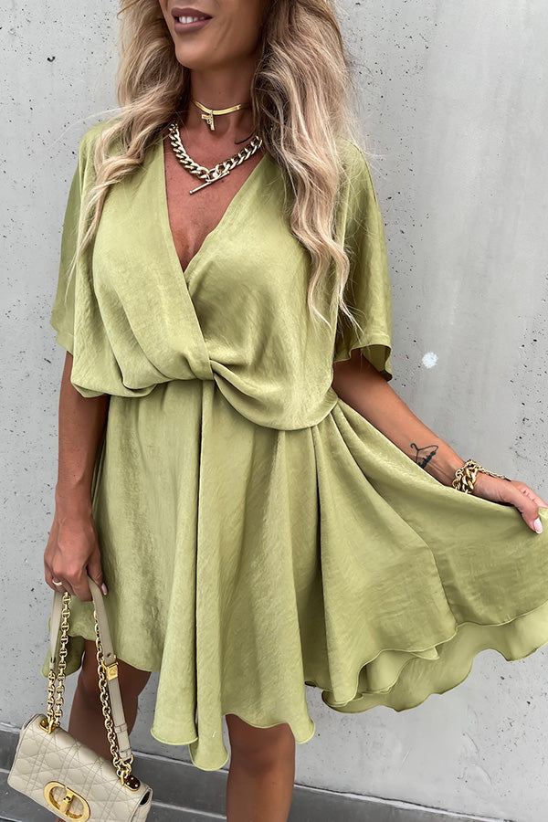 Camila - Vestido Corto de Satín, Manga Murciélago