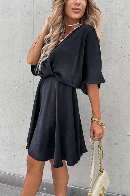 Camila - Vestido Corto de Satín, Manga Murciélago