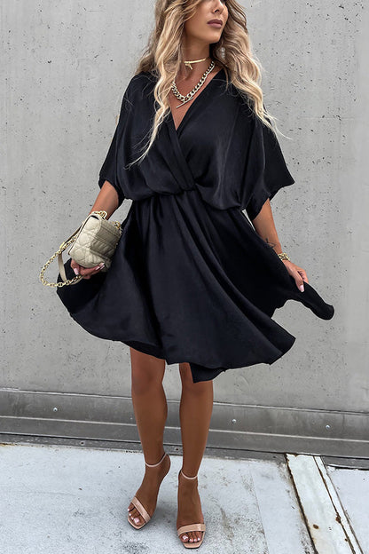 Camila - Vestido Corto de Satín, Manga Murciélago