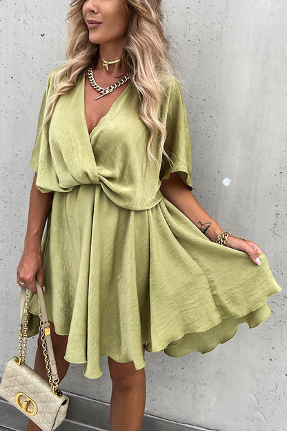Camila - Vestido Corto de Satín, Manga Murciélago