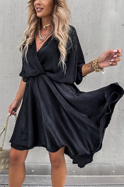 Camila - Vestido Corto de Satín, Manga Murciélago