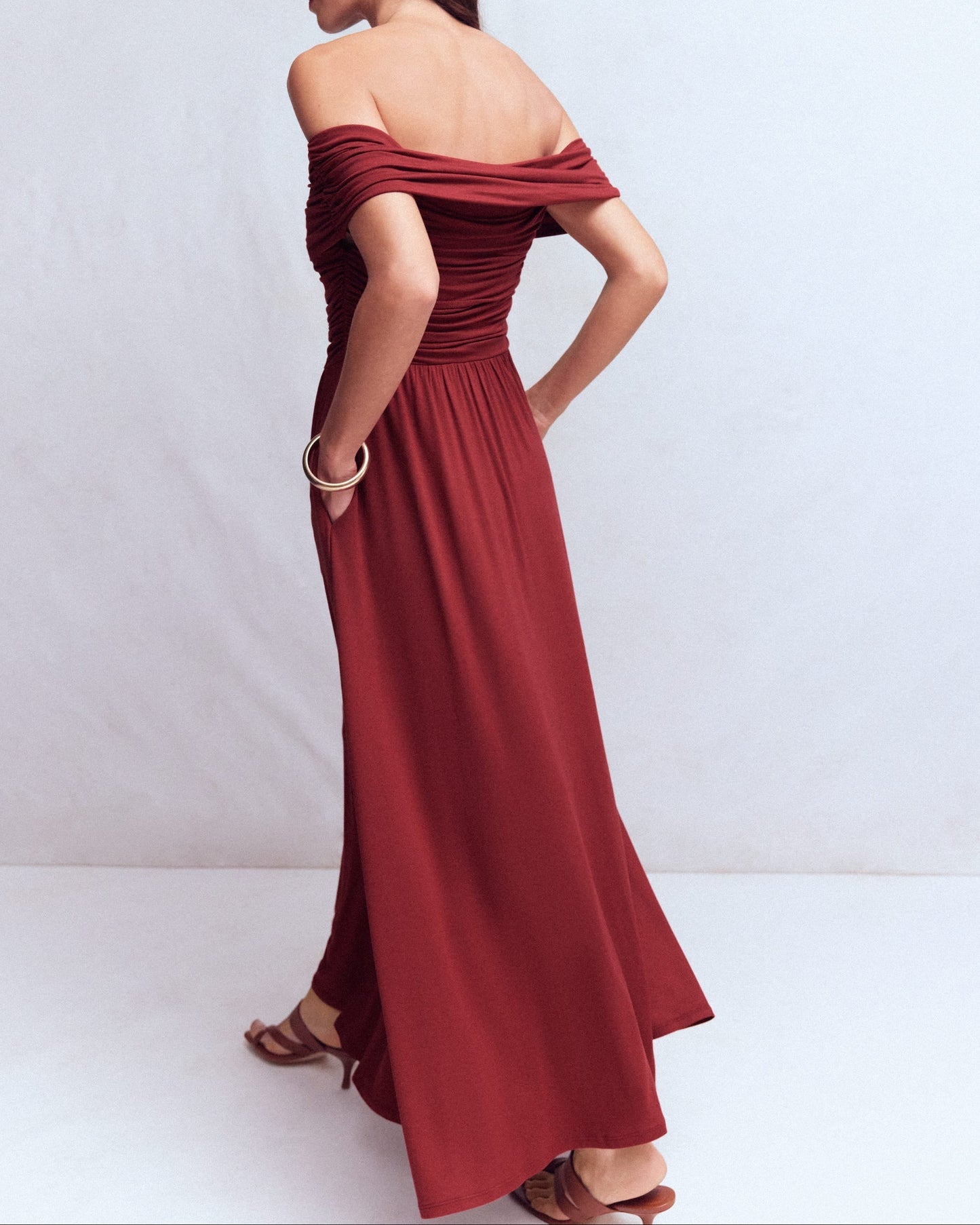 Daniela — Vestido Maxi Burdeos Hombros Descubiertos