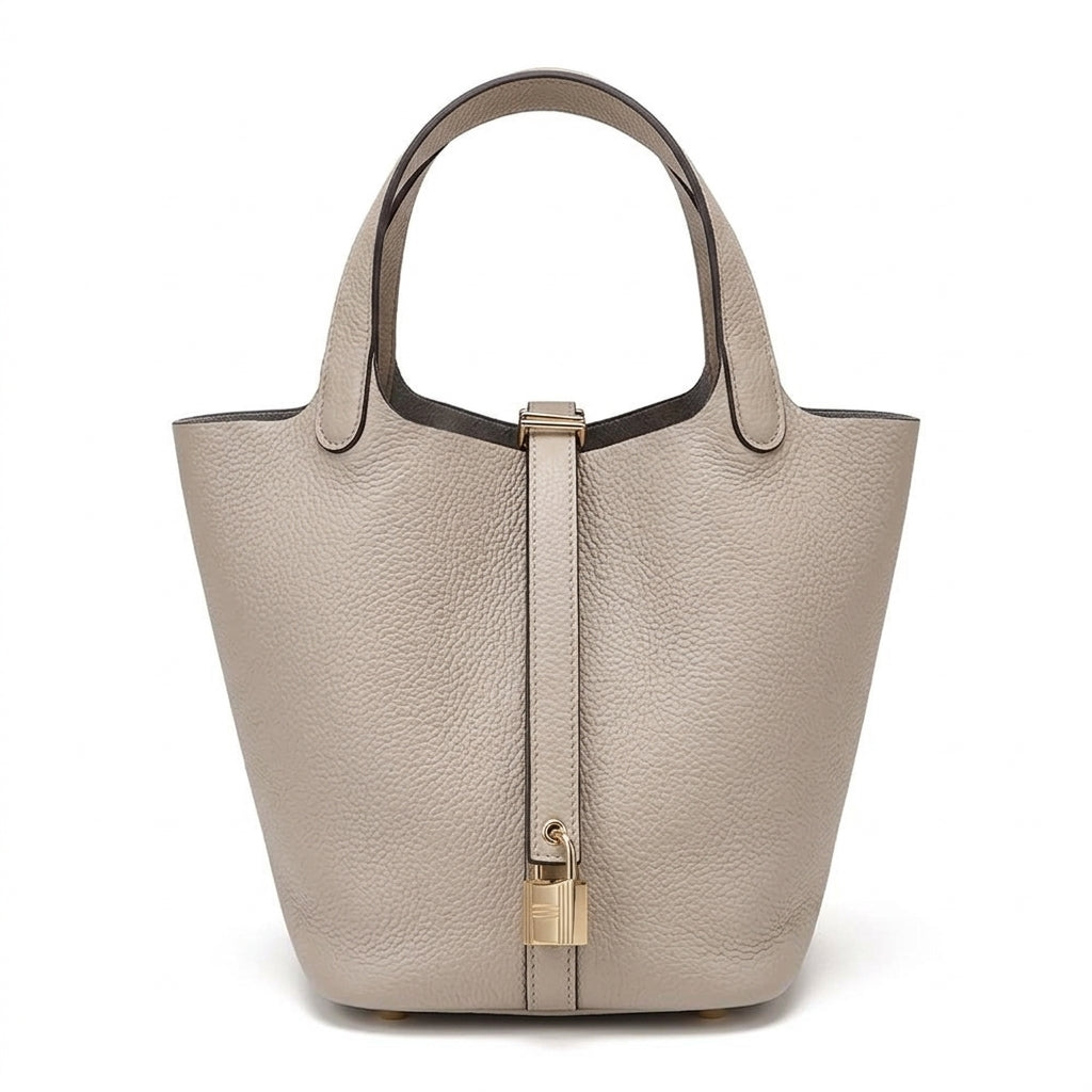 Cala - Bolsa Bucket Suave con Herraje Dorado.